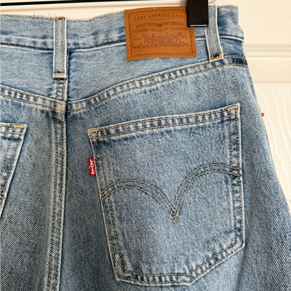 Levi's Women's Dad Jeans Light Wash - Picture 6 of 8